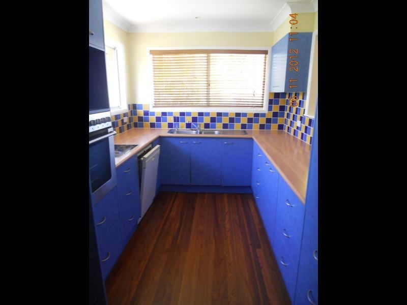 18 Herswell Ave, Wynnum West QLD 4178