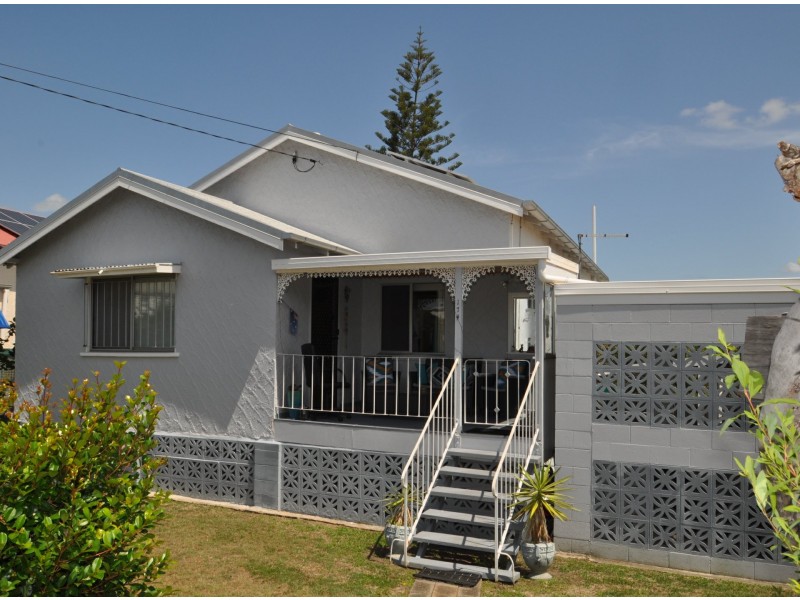 174 Cambridge Parade, Manly QLD 4179