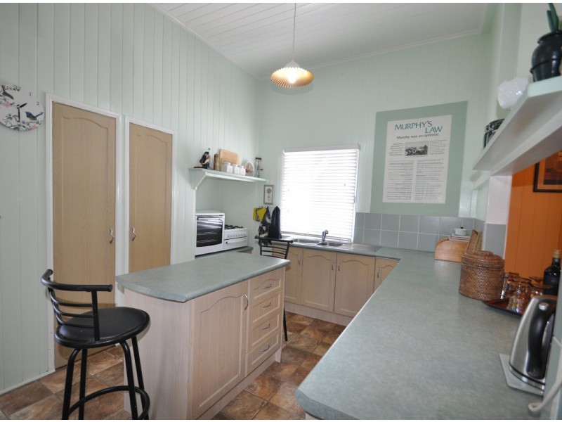 174 Cambridge Parade, Manly QLD 4179