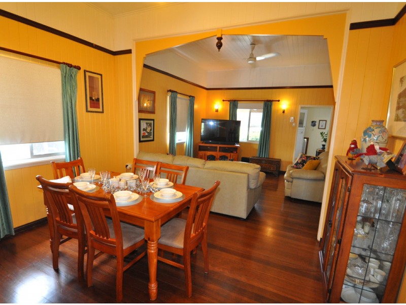 174 Cambridge Parade, Manly QLD 4179