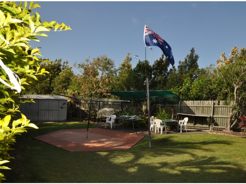 174 Cambridge Parade, Manly QLD 4179