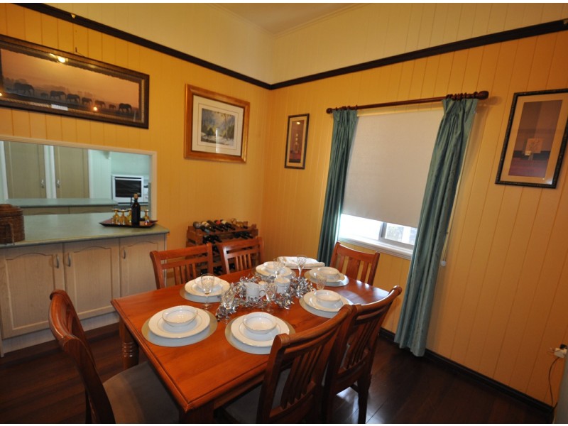 174 Cambridge Parade, Manly QLD 4179