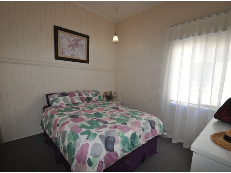 174 Cambridge Parade, Manly QLD 4179