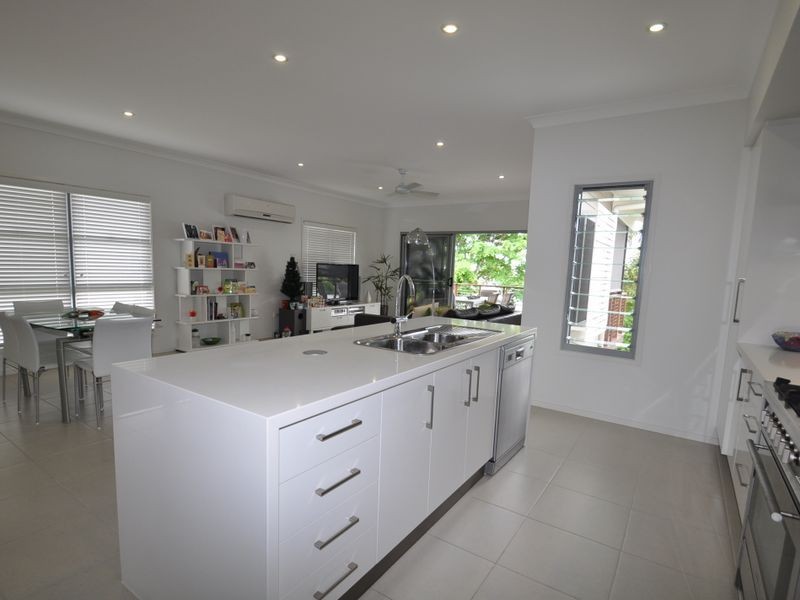 96 Stratton Tce, Manly QLD 4179