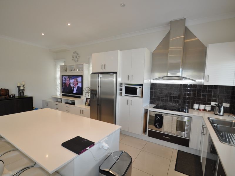 73 Richard St, Lota QLD 4179