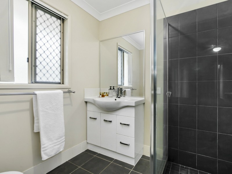 4 Ulagree Street, Wynnum West QLD 4178