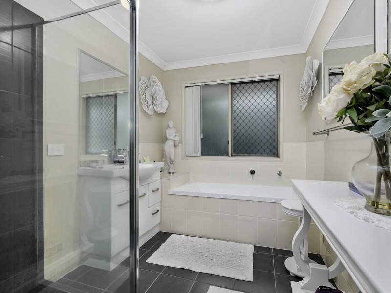 4 Ulagree Street, Wynnum West QLD 4178