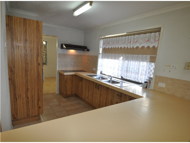 12 Whites Road, Manly West QLD 4179