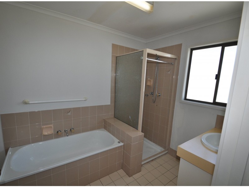 12 Whites Road, Manly West QLD 4179