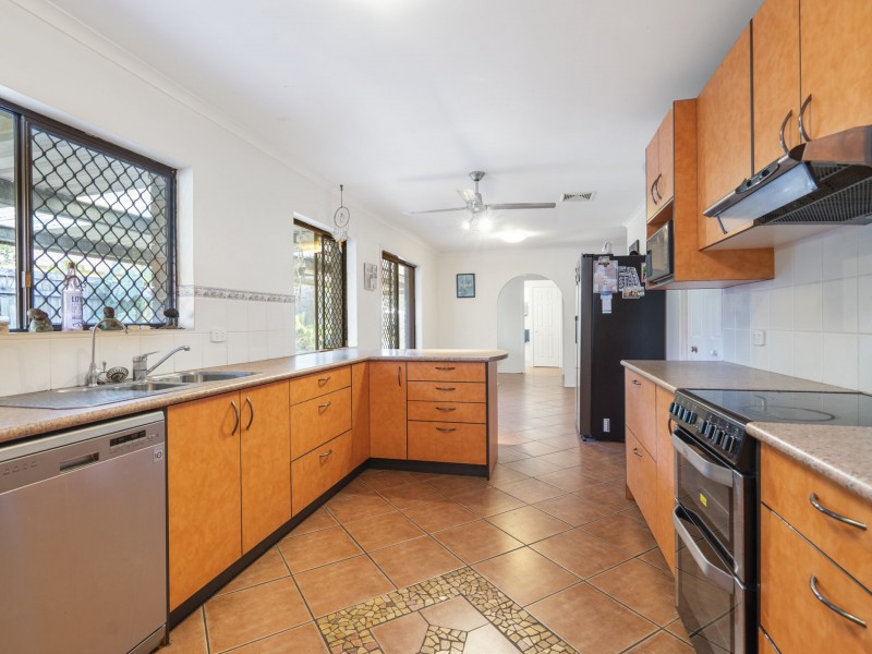 33 Gateway Street, Wynnum West QLD 4178