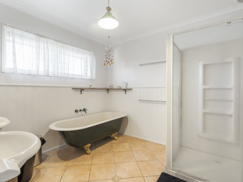 33 Gateway Street, Wynnum West QLD 4178