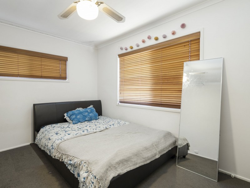 33 Gateway Street, Wynnum West QLD 4178