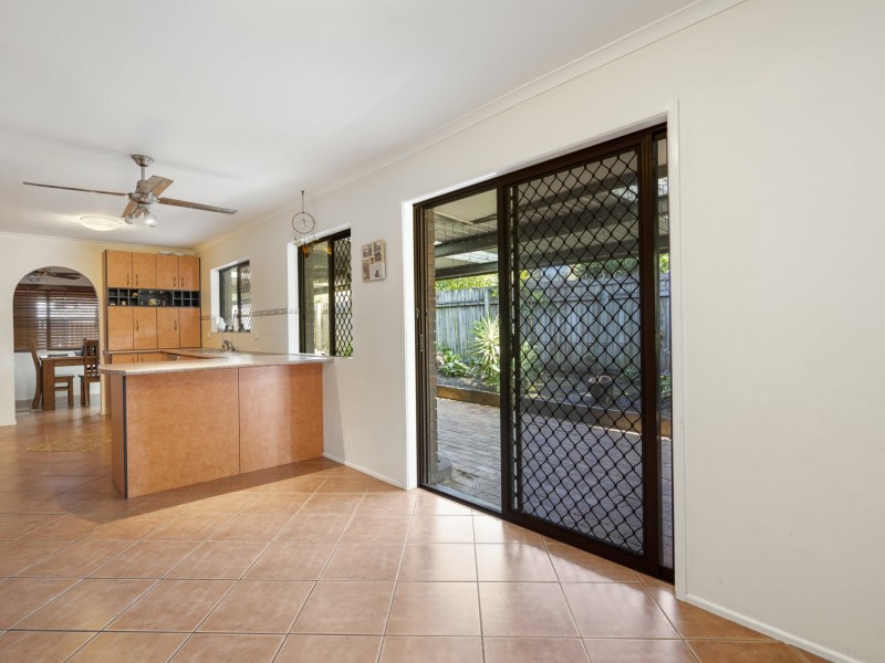 33 Gateway Street, Wynnum West QLD 4178