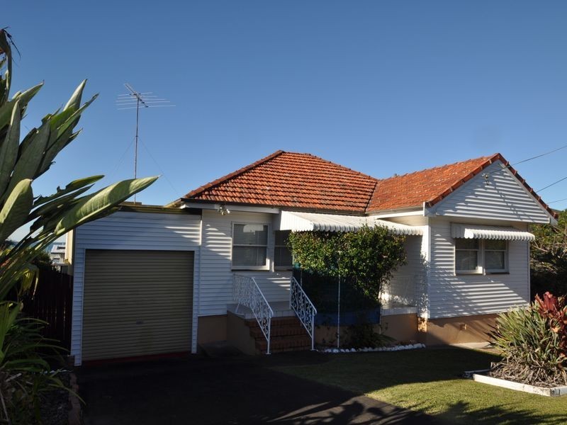 36 Oceana Tce, Manly QLD 4179