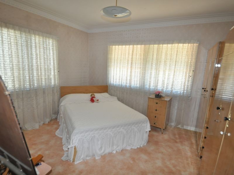 36 Oceana Tce, Manly QLD 4179