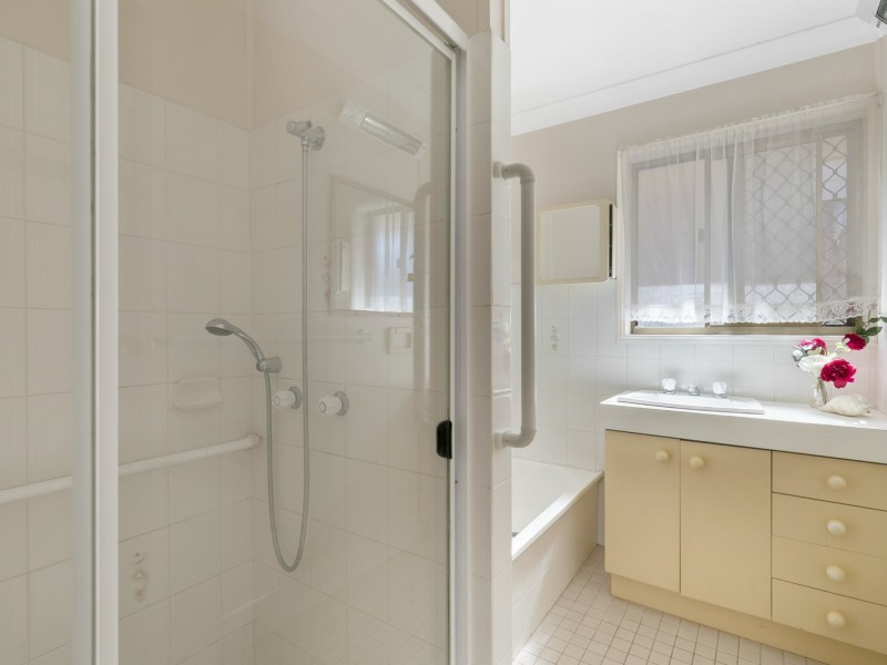 16 Plaza St, Wynnum West QLD 4178