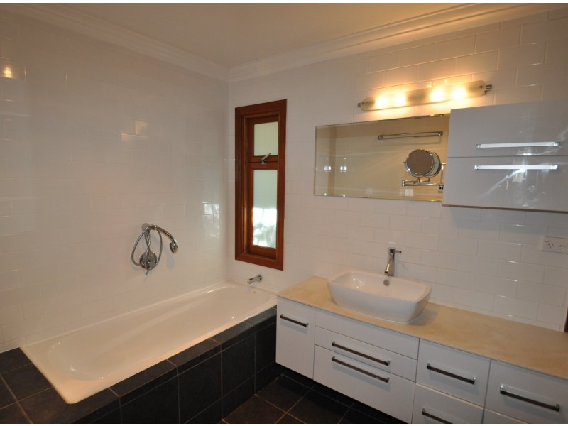 22 Benalla St, Manly QLD 4179