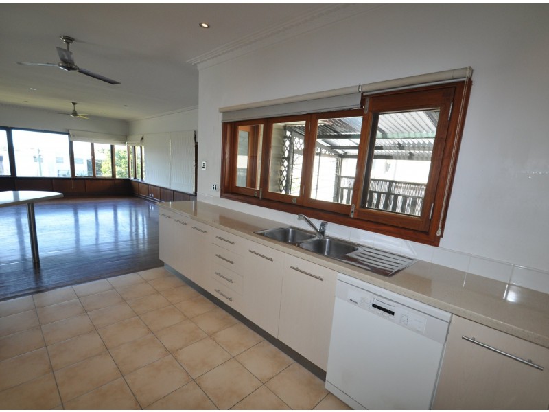 22 Benalla St, Manly QLD 4179