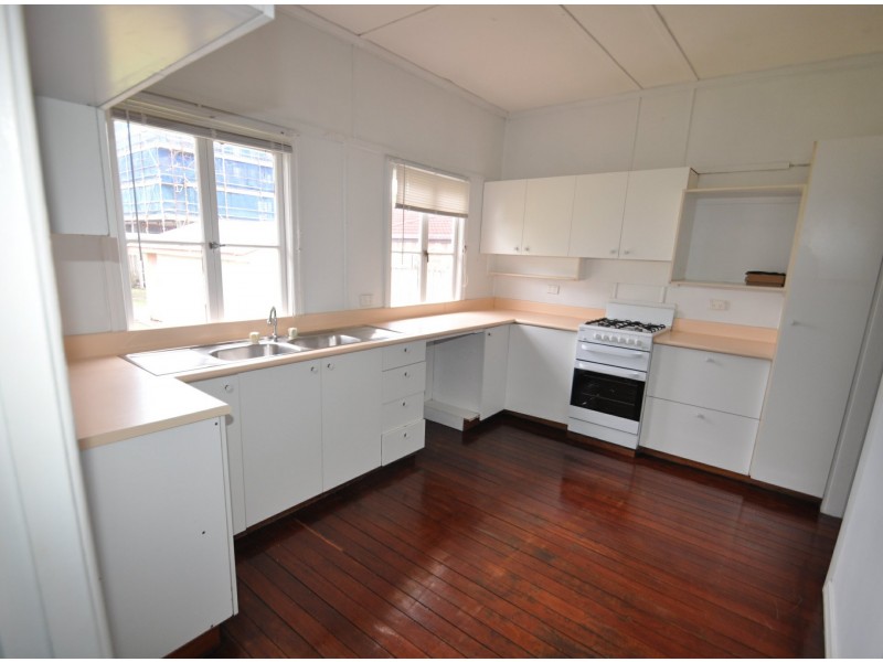 11 Drayton Tce, Wynnum QLD 4178