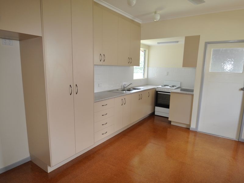6 Crown St, Wynnum QLD 4178