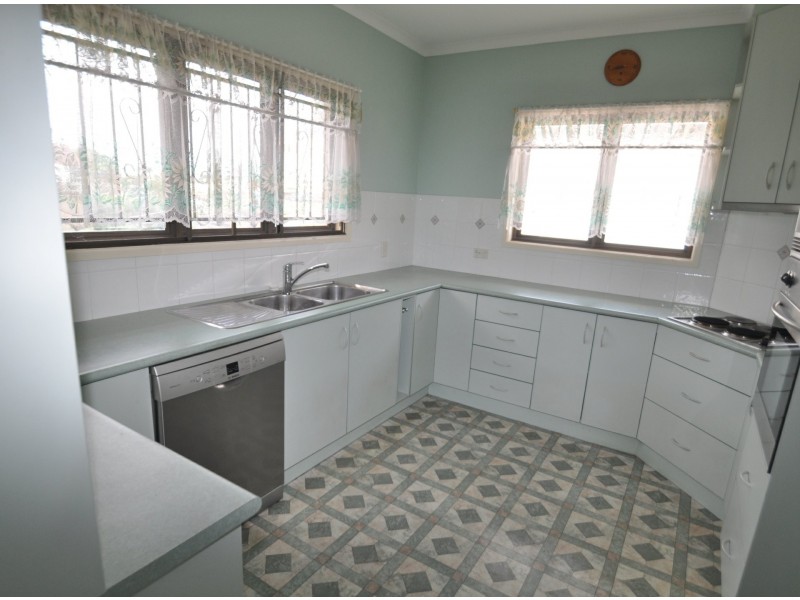 9 Montrose Pde, Wynnum West QLD 4178