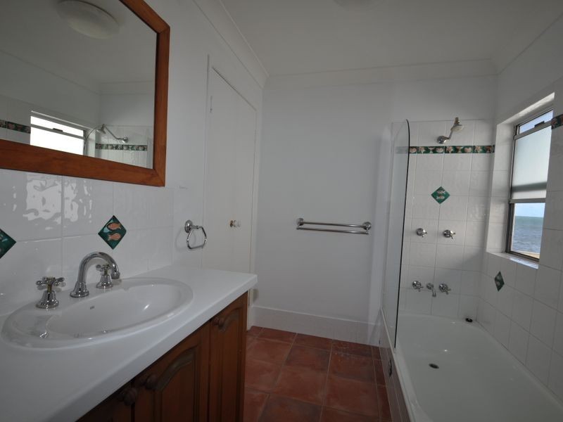 55 Waterloo Esplanade, Wynnum QLD 4178