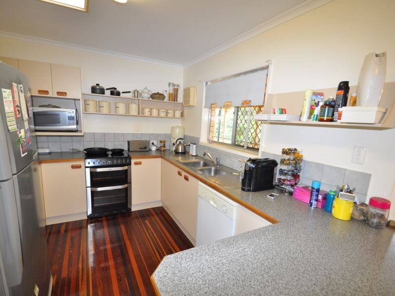 6 Yaringa St, Manly West QLD 4179