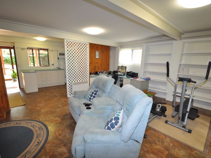 6 Yaringa St, Manly West QLD 4179