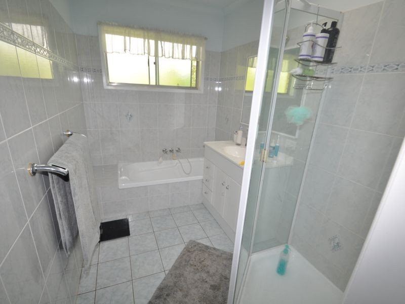 6 Yaringa St, Manly West QLD 4179