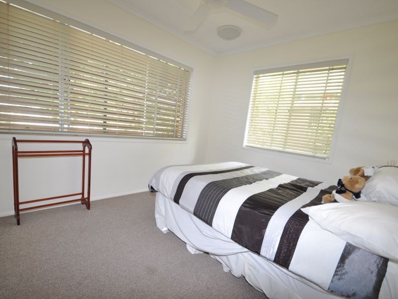 6 Yaringa St, Manly West QLD 4179