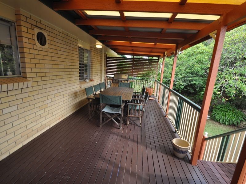 6 Yaringa St, Manly West QLD 4179