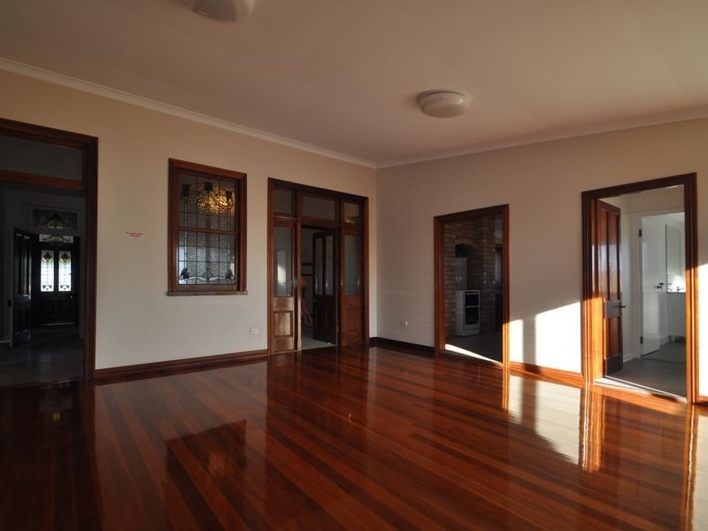 10 Preston Road, Manly QLD 4179