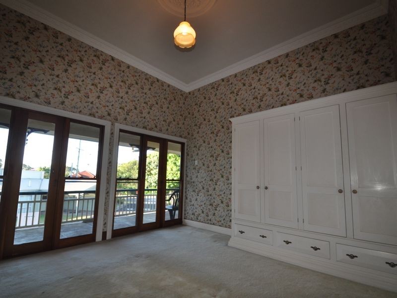 10 Preston Road, Manly QLD 4179