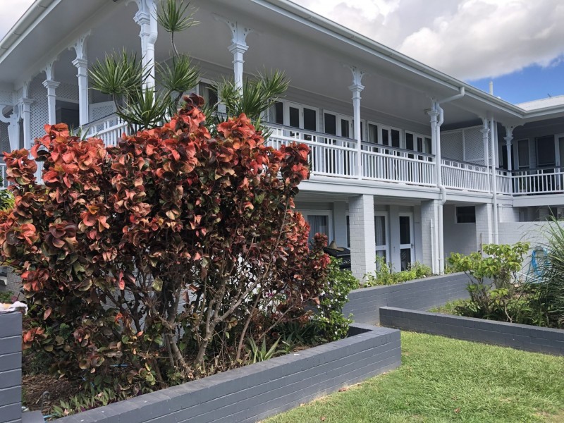 10 Preston Road, Manly QLD 4179