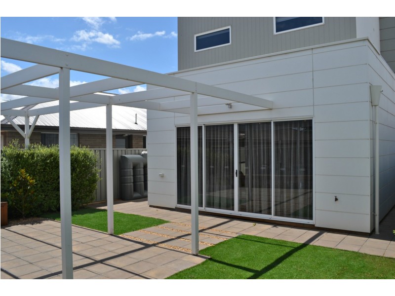 18 Isaacs Way, Evanston South SA 5116