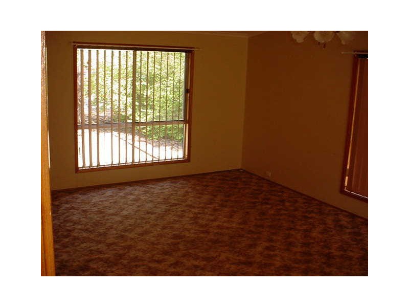 15 Russell Street, Evanston Park SA 5116