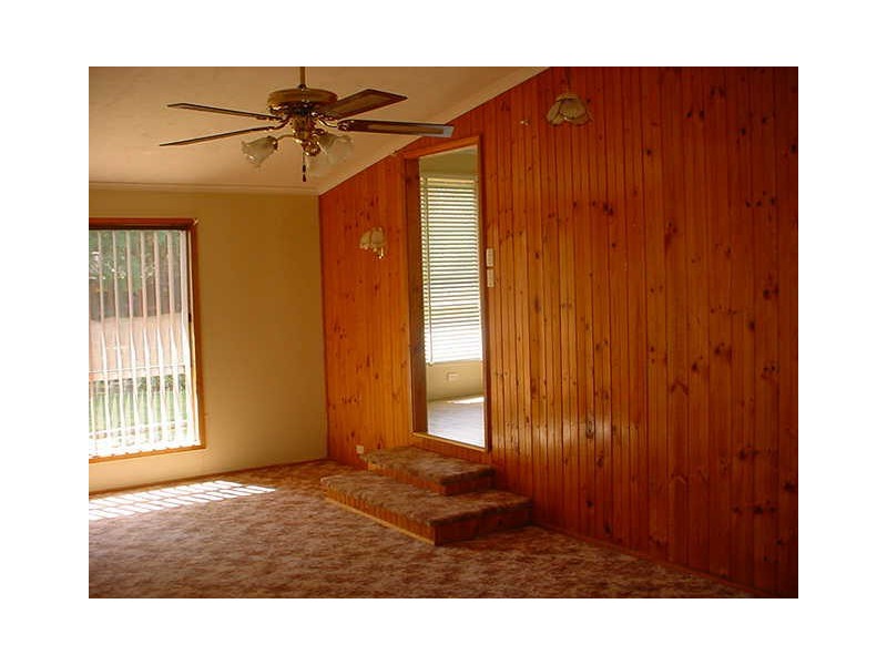 15 Russell Street, Evanston Park SA 5116