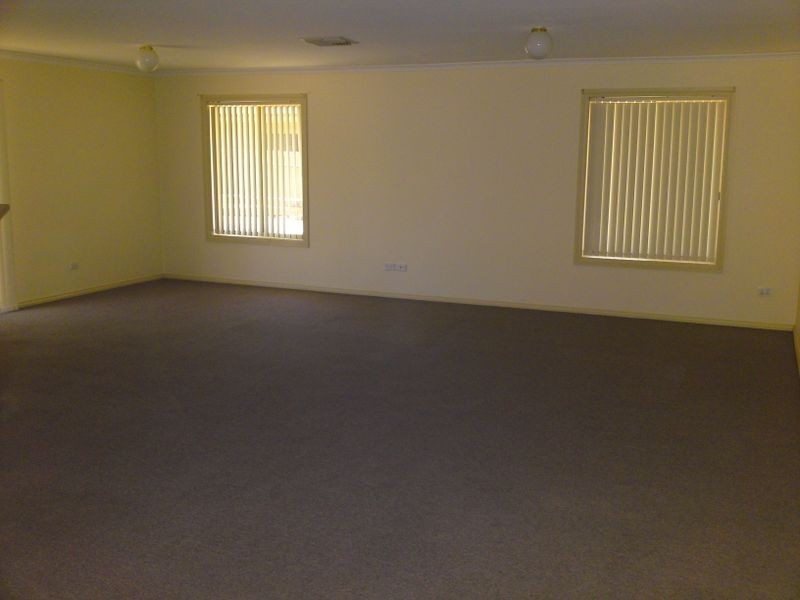 33 Whinnen Street, Evanston Park SA 5116