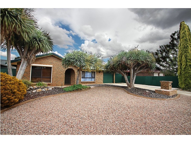 4 President Avenue, Andrews Farm SA 5114