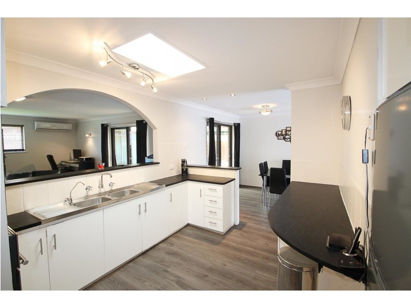 4 President Avenue, Andrews Farm SA 5114