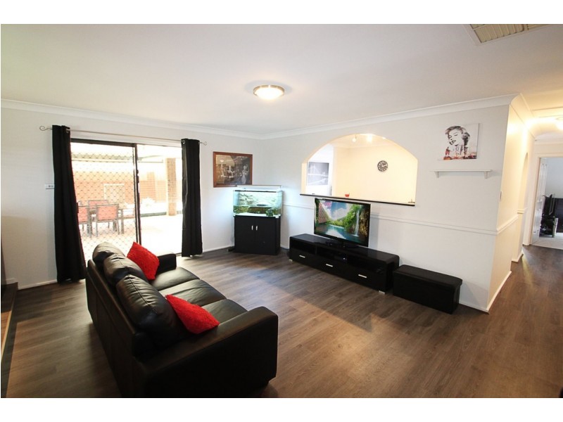 4 President Avenue, Andrews Farm SA 5114