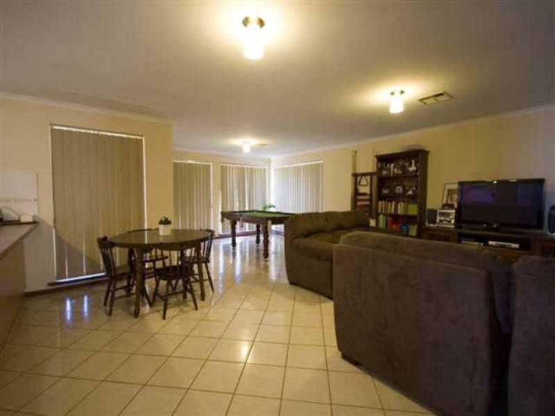 17 Sunnyside Drive, Evanston Park SA 5116