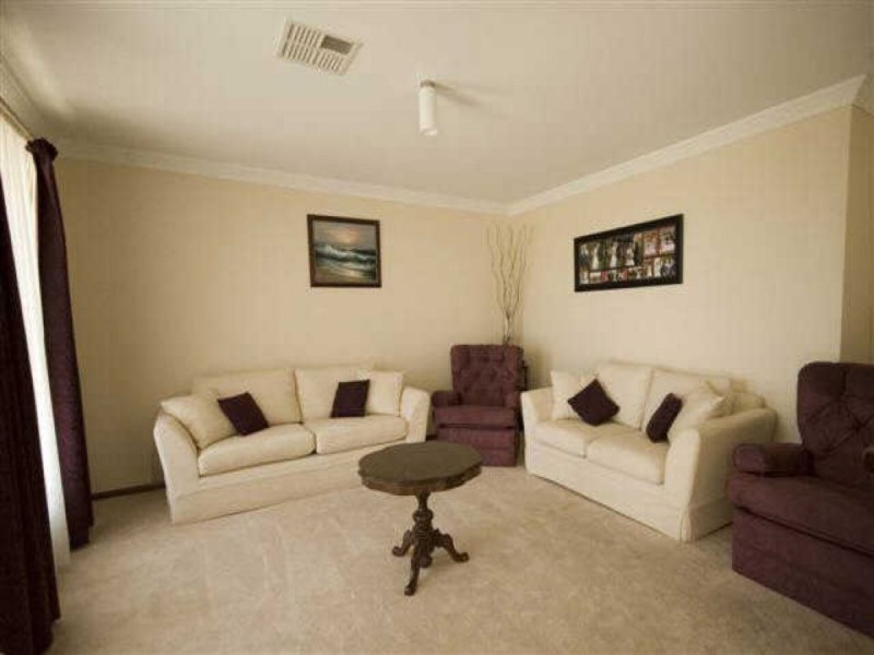 17 Sunnyside Drive, Evanston Park SA 5116