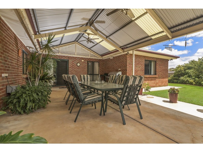 5 Thiele Crescent, Evanston Park SA 5116