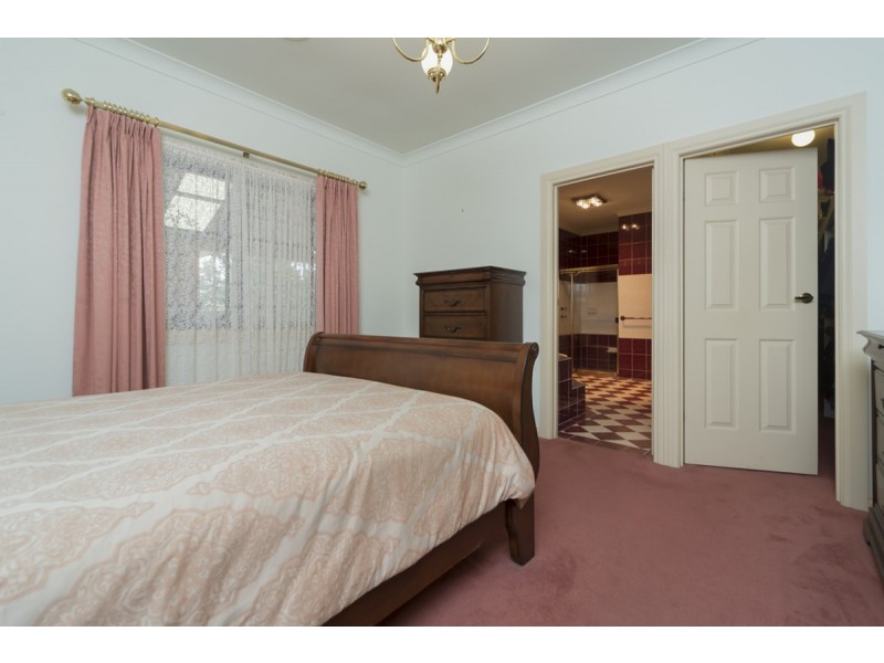 5 Thiele Crescent, Evanston Park SA 5116