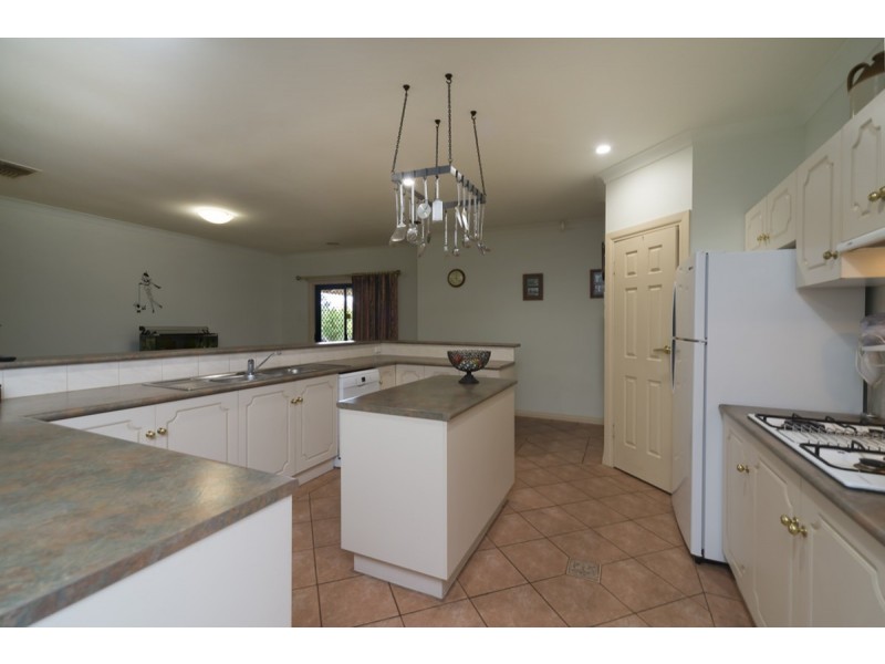 5 Thiele Crescent, Evanston Park SA 5116