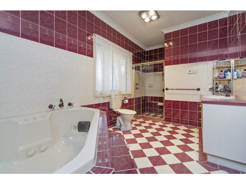 5 Thiele Crescent, Evanston Park SA 5116