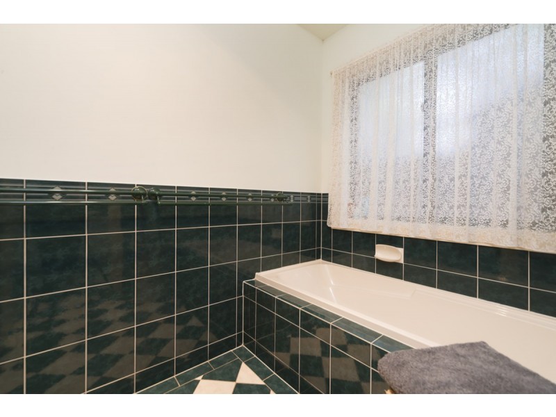 5 Thiele Crescent, Evanston Park SA 5116