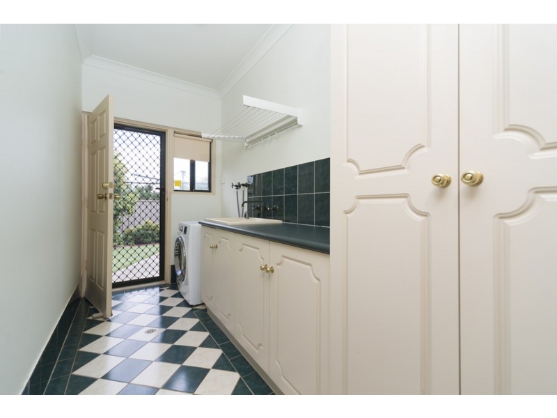 5 Thiele Crescent, Evanston Park SA 5116