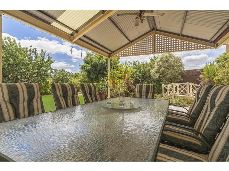 5 Thiele Crescent, Evanston Park SA 5116